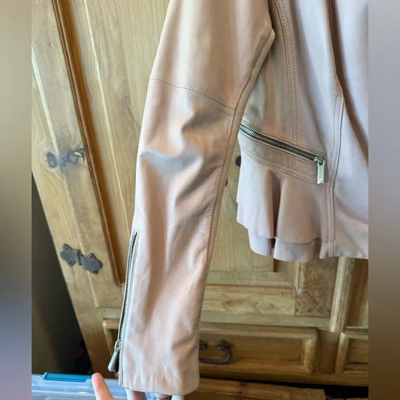 BCBG dusky pink 100% leather peplum jacket Size:Medium Professionally DryCleaned - Picture 6 of 15